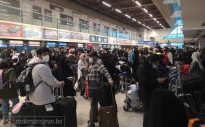 Otkazani svi letovi na Sarajevskom aerodromu: Velike gužve, dugi redovi...